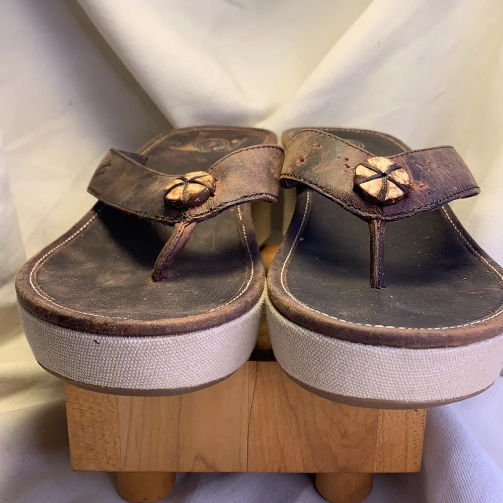 NWOT Olukai leather wedge/platform sandals Melia